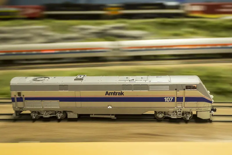 train on model railroad benchwork
